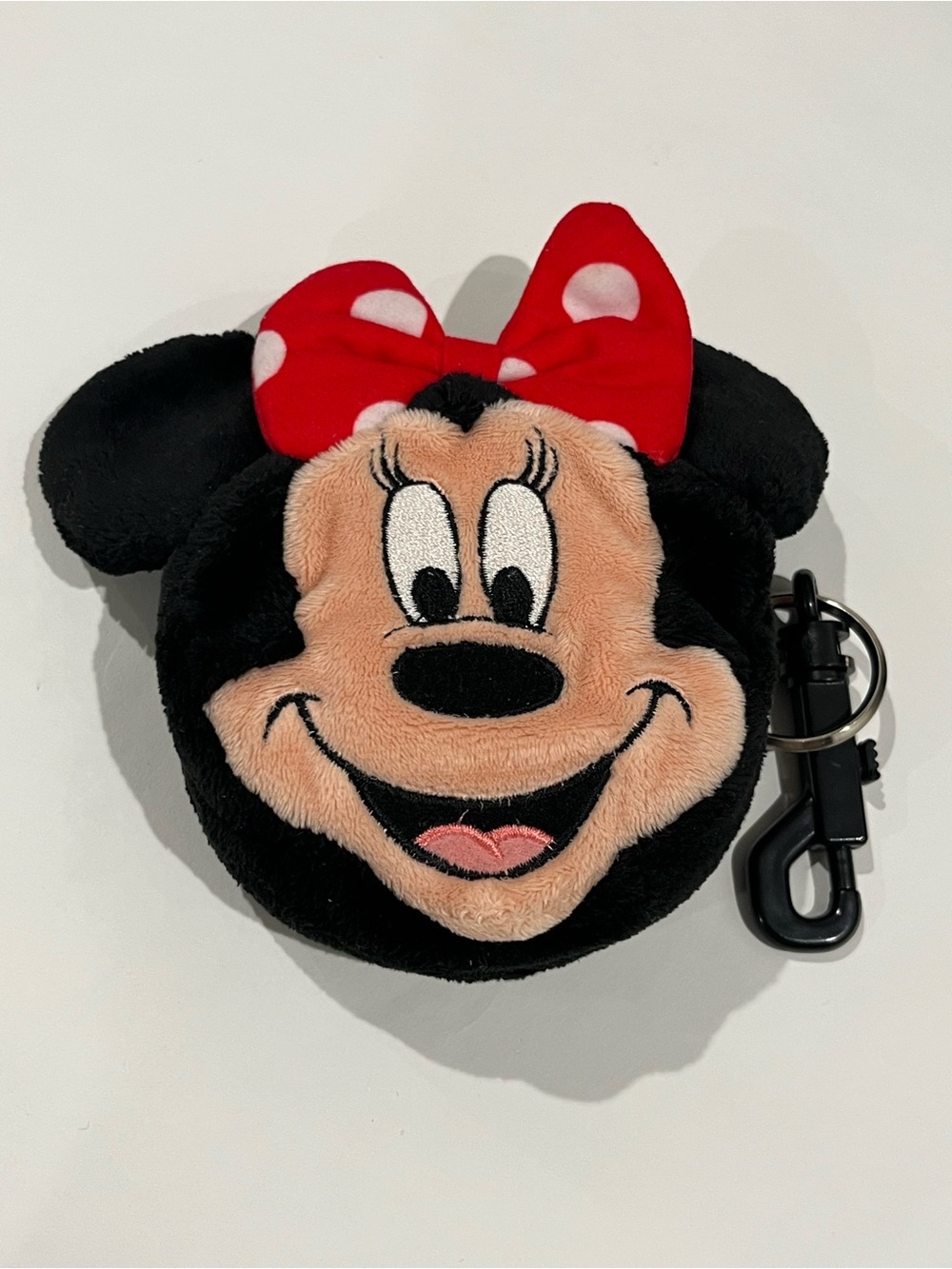 Has a key  Holder And Valet With Zipper In Top
